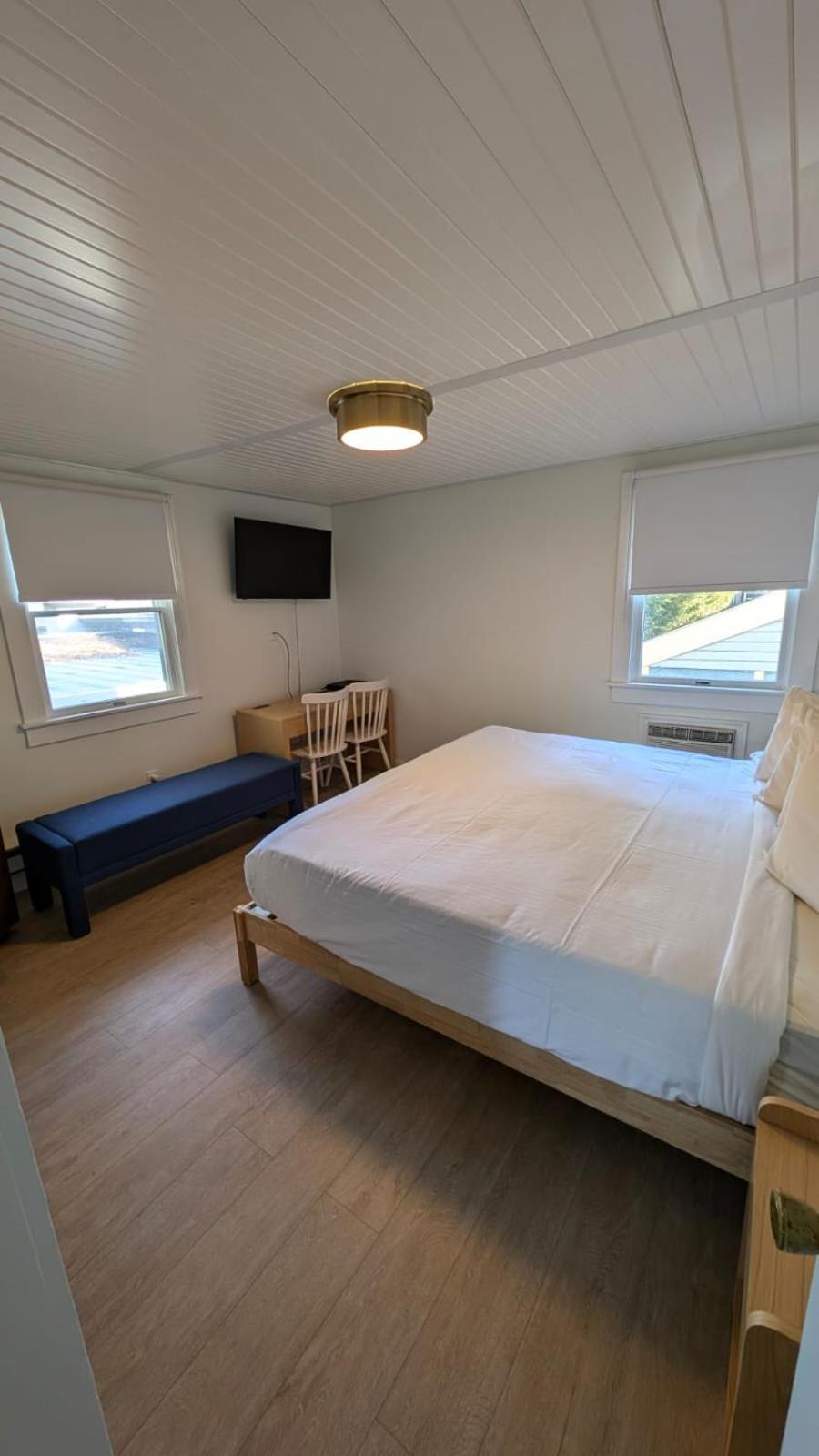 Maple Leaf Placid Motel