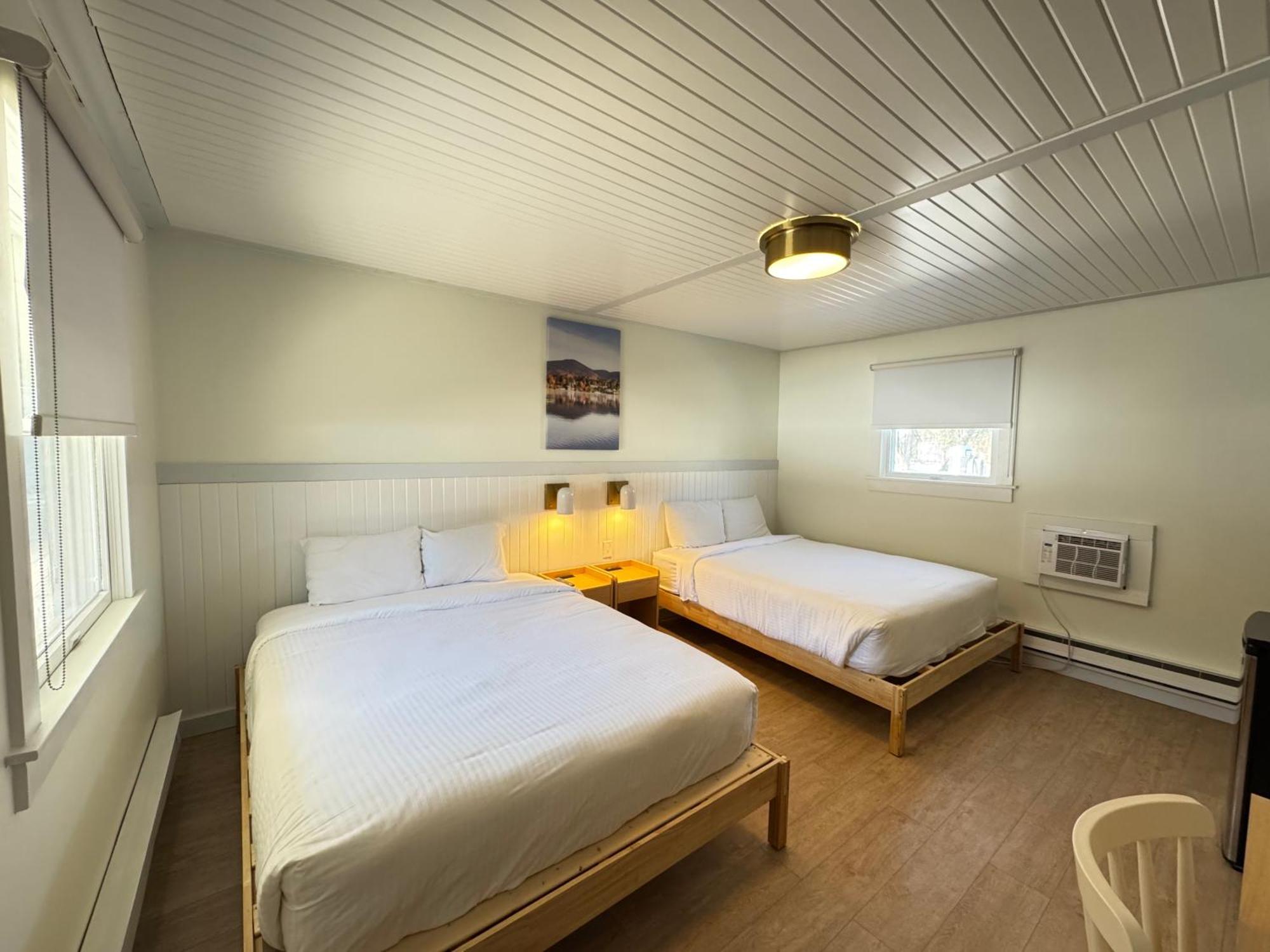 Maple Leaf Placid Motel 2*